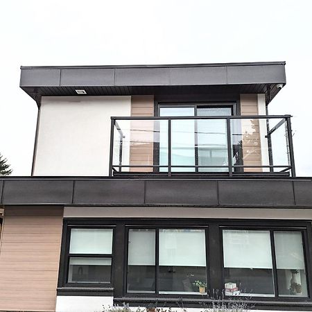 וונקובר Centrally Located, Modern, 2 Bedroom Home מראה חיצוני תמונה