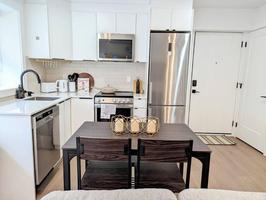 וונקובר Centrally Located, Modern, 2 Bedroom Home מראה חיצוני תמונה