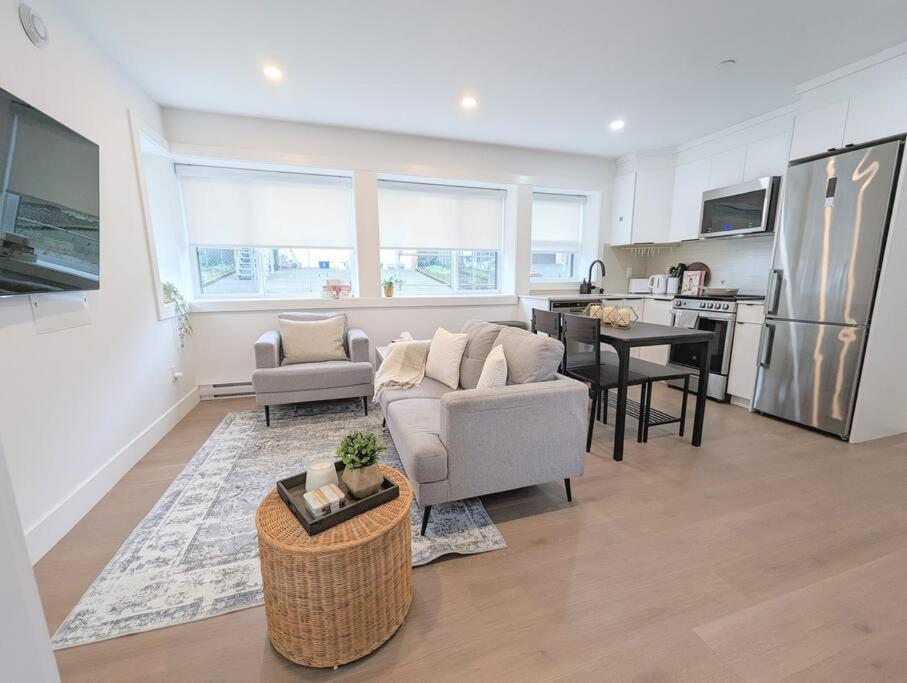 וונקובר Centrally Located, Modern, 2 Bedroom Home מראה חיצוני תמונה