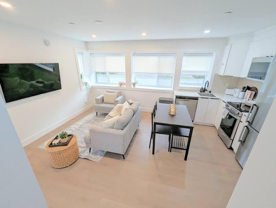 וונקובר Centrally Located, Modern, 2 Bedroom Home מראה חיצוני תמונה