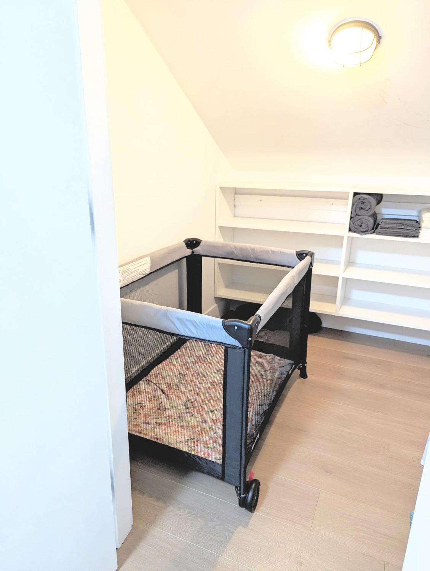 וונקובר Centrally Located, Modern, 2 Bedroom Home מראה חיצוני תמונה